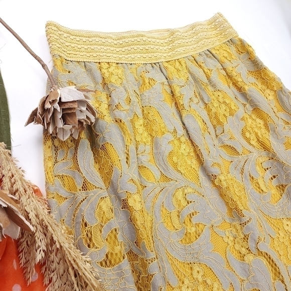 Me To Magic Beige Yellow Gold Lace Floral Embroidered Skirt Sz L - Picture 8 of 16